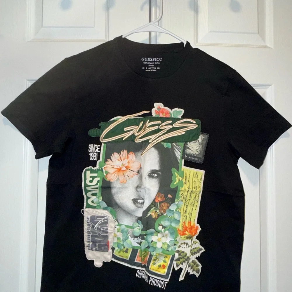Guess Black T-Shirt with Artistic Graphic - Picture 3 of 5